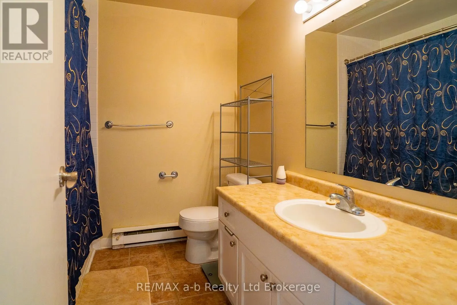 1 - 10 DUFFERIN STREET #1
