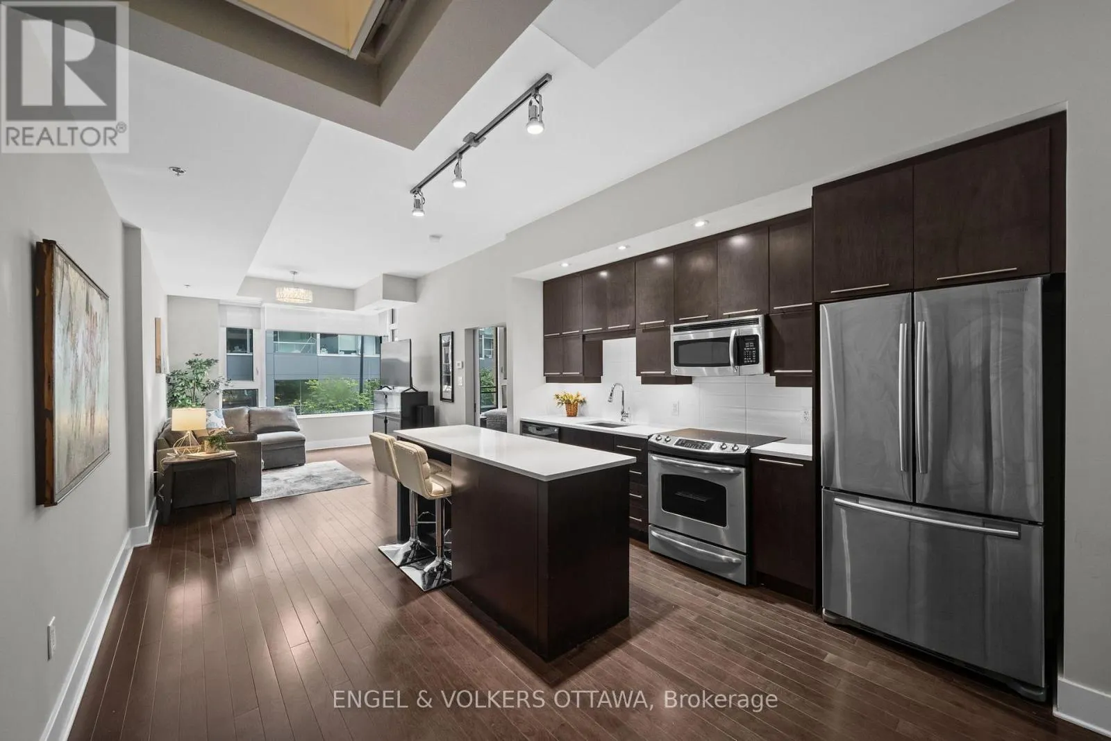 219 - 101 RICHMOND ROAD
