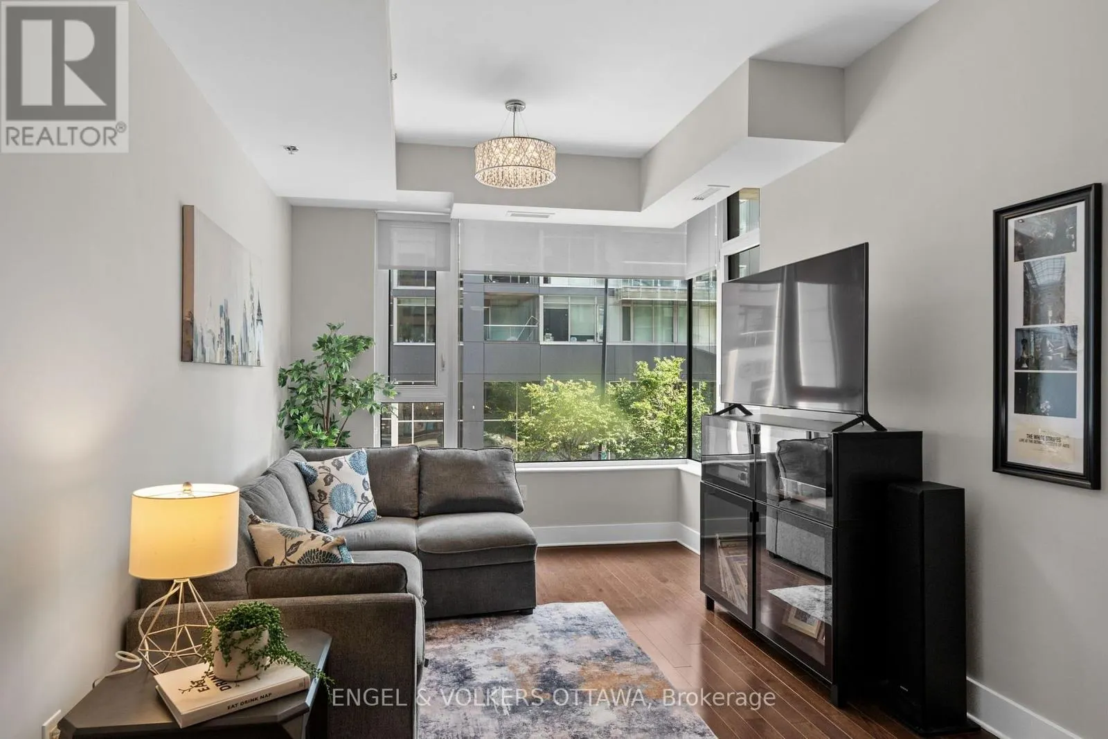 219 - 101 RICHMOND ROAD