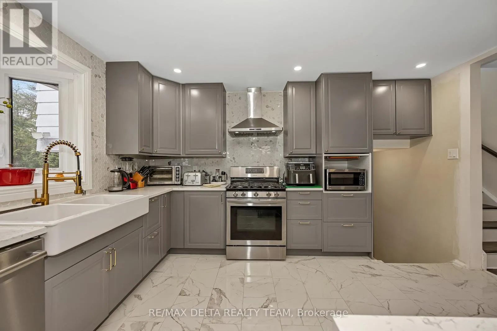 2350 GEORGINA DRIVE