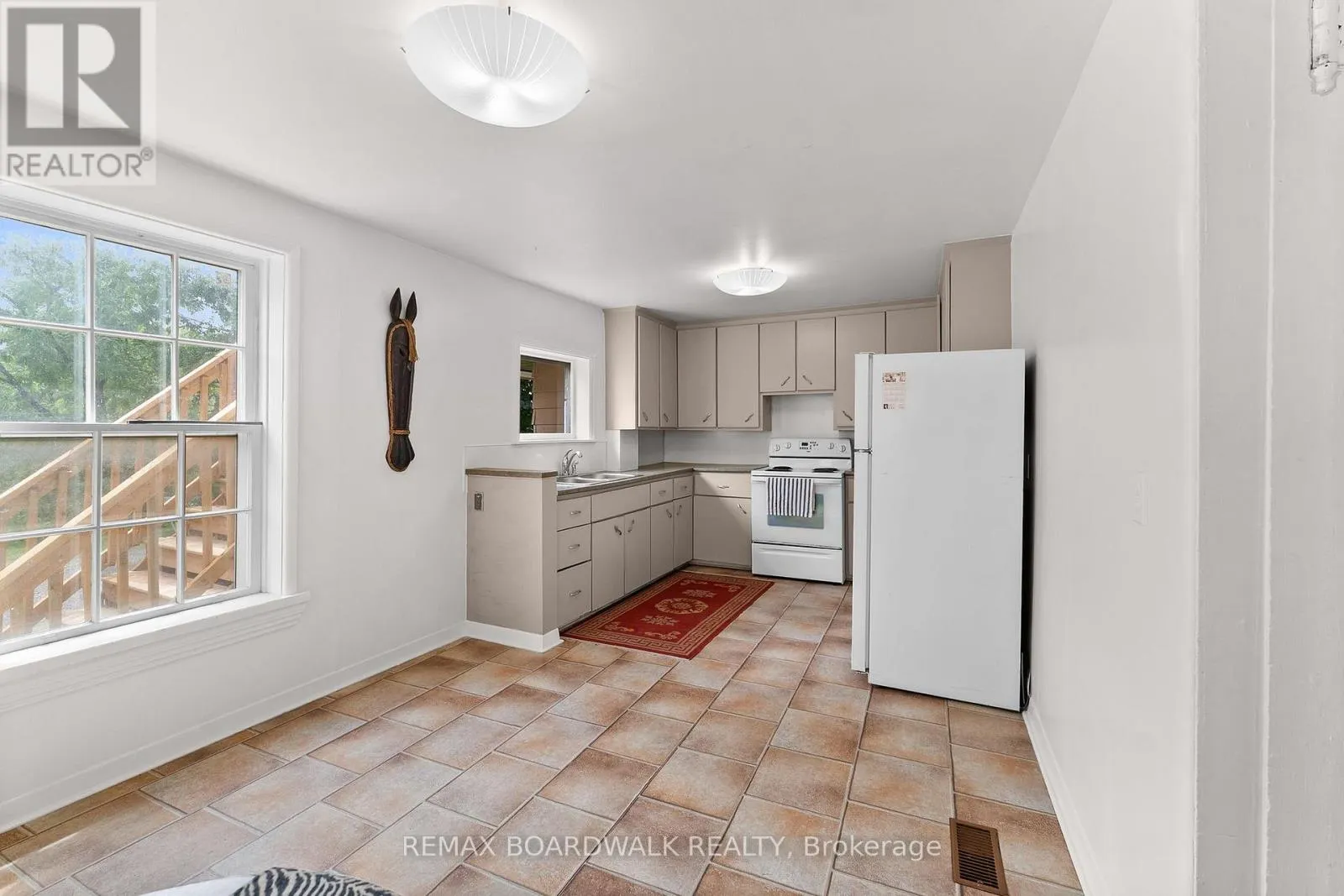 110-112-114 CLOTHIER STREET E