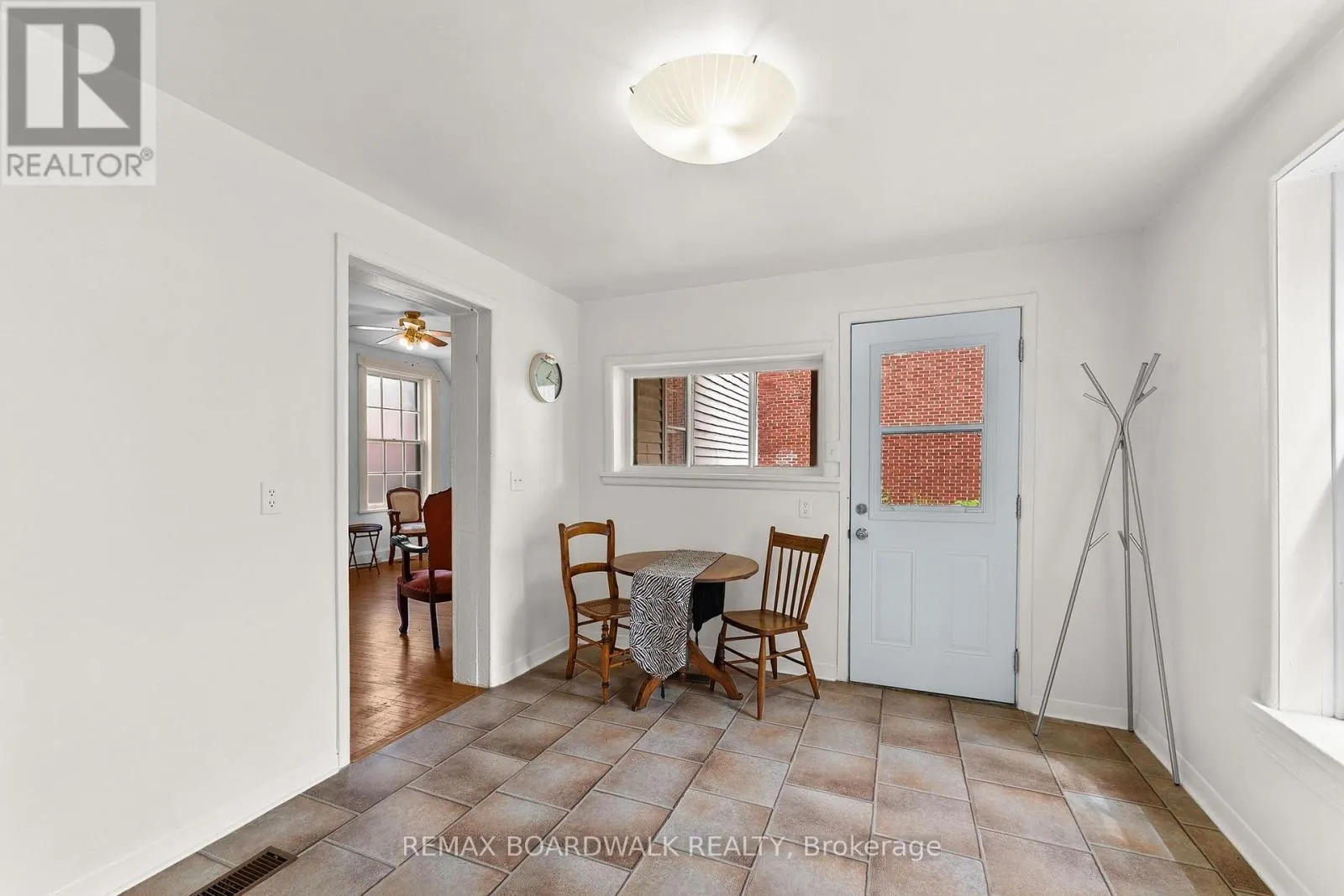110-112-114 CLOTHIER STREET E
