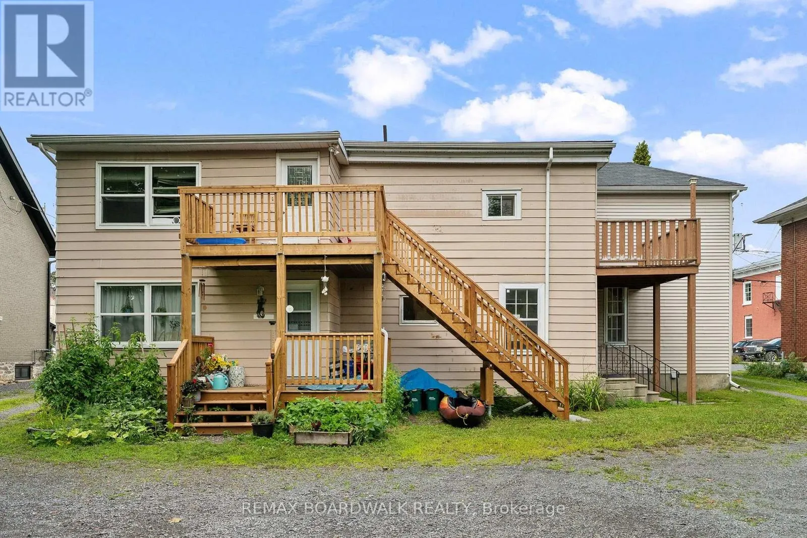 110-112-114 CLOTHIER STREET E