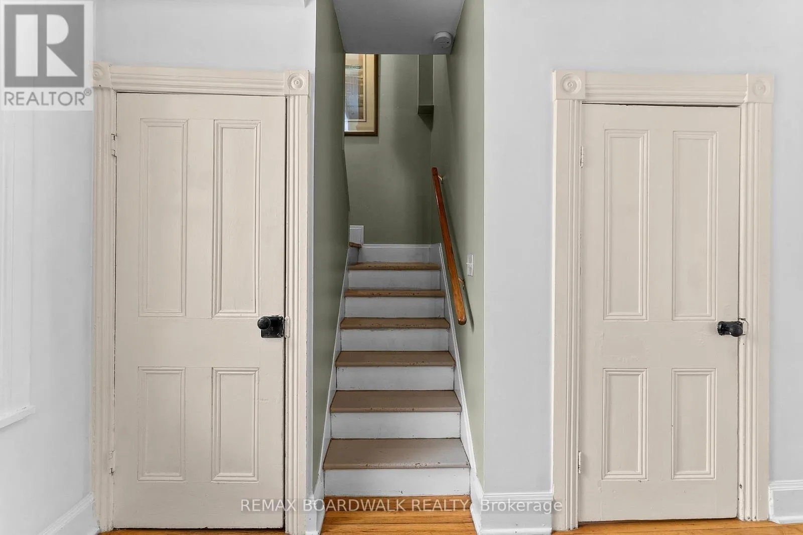 110-112-114 CLOTHIER STREET E
