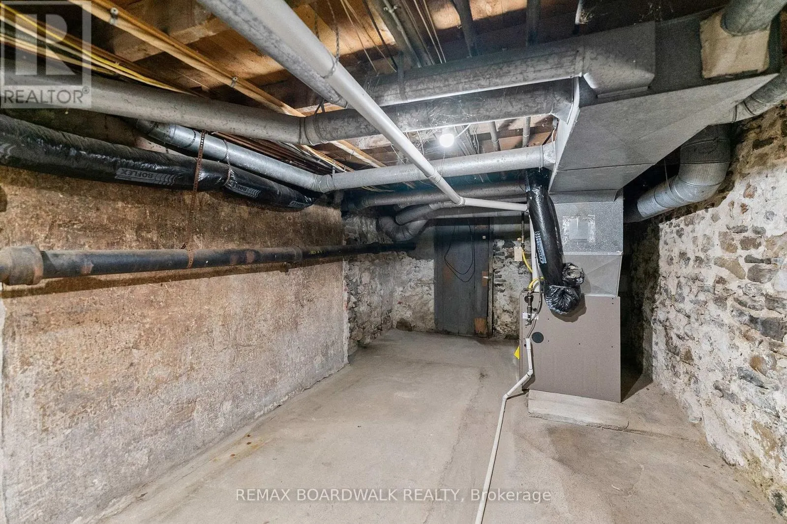 110-112-114 CLOTHIER STREET E