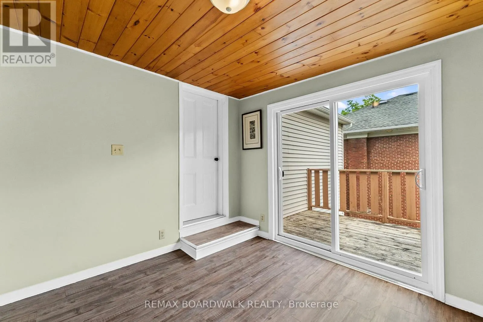 110-112-114 CLOTHIER STREET E