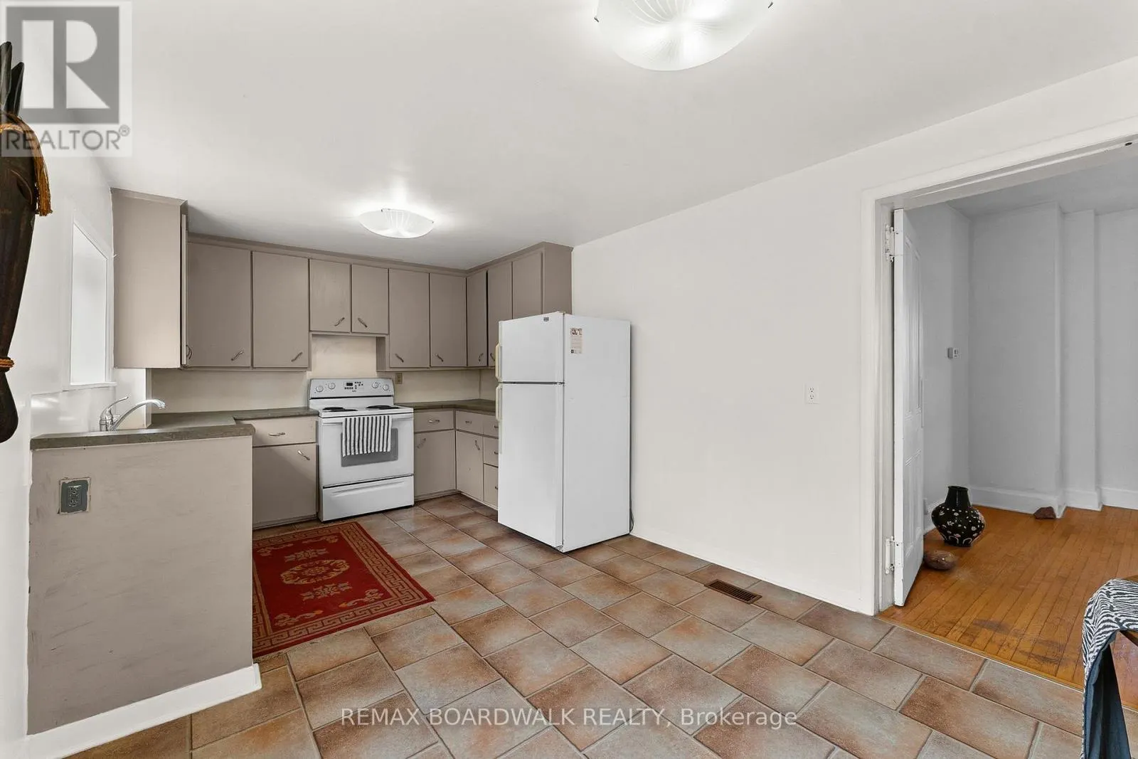 110-112-114 CLOTHIER STREET E