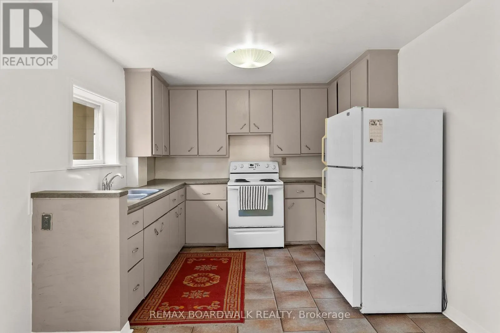 110-112-114 CLOTHIER STREET E