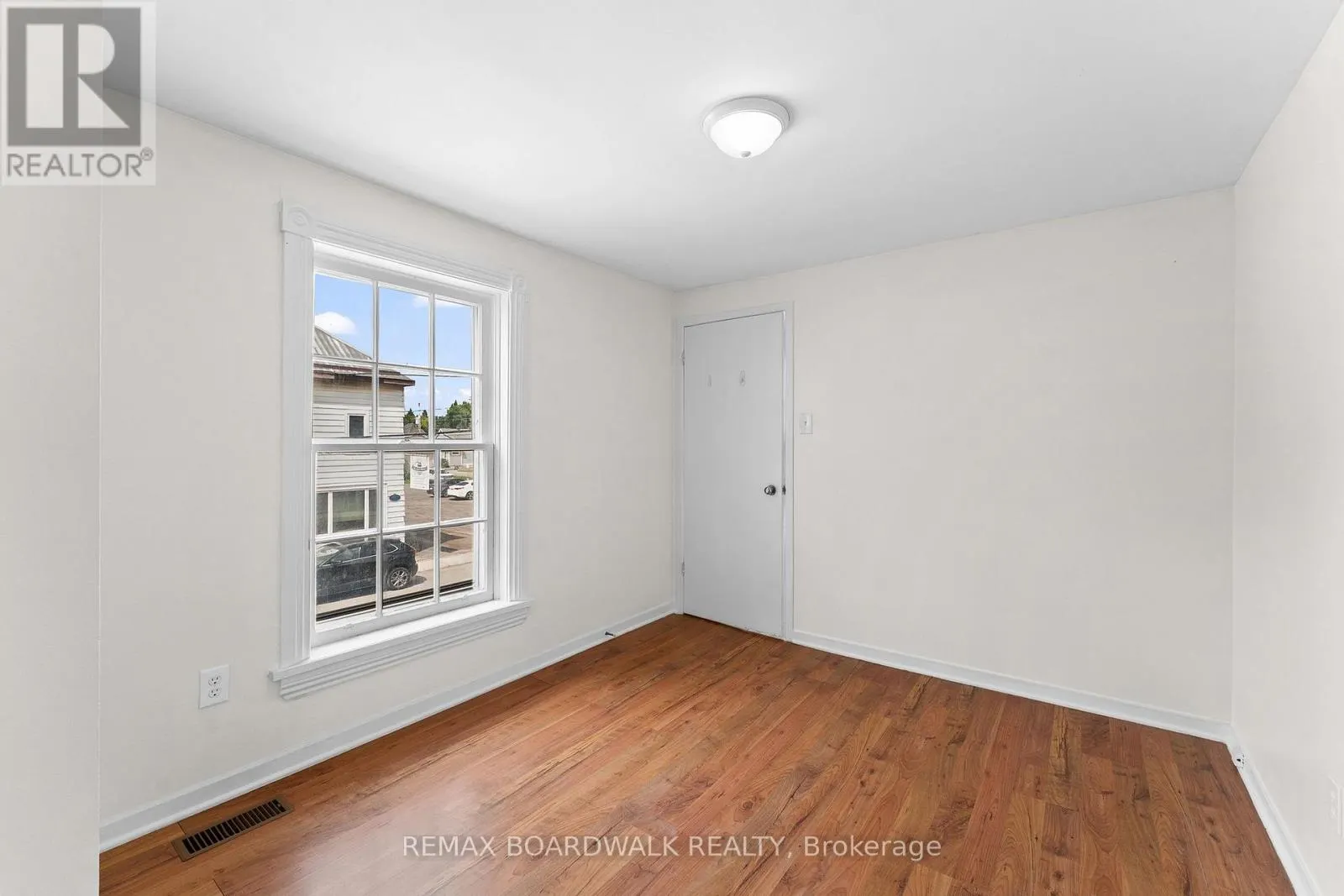 110-112-114 CLOTHIER STREET E