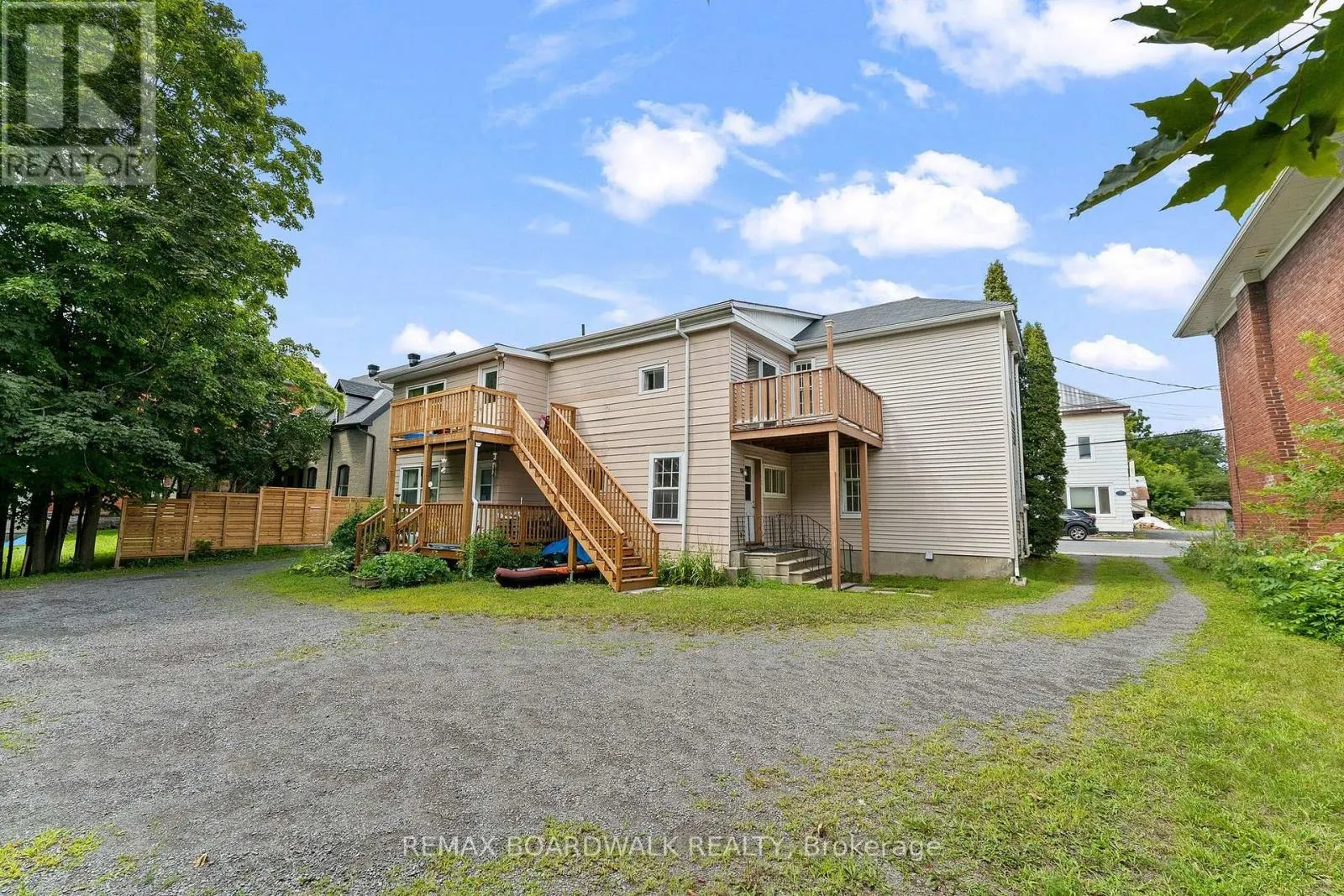 110-112-114 CLOTHIER STREET E