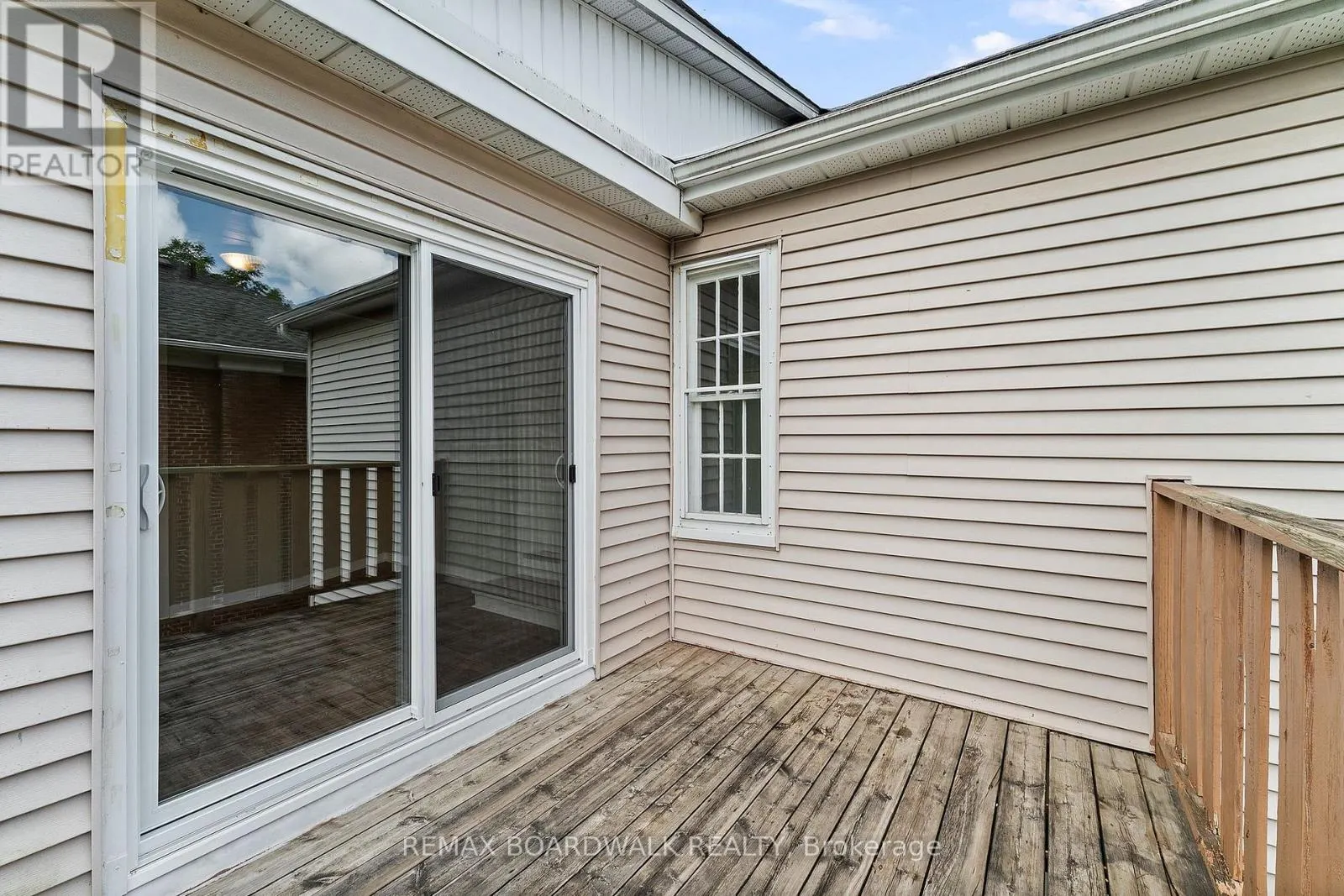 110-112-114 CLOTHIER STREET E