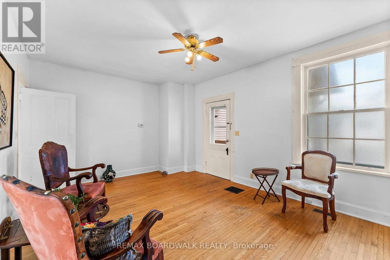 110-112-114 CLOTHIER STREET E