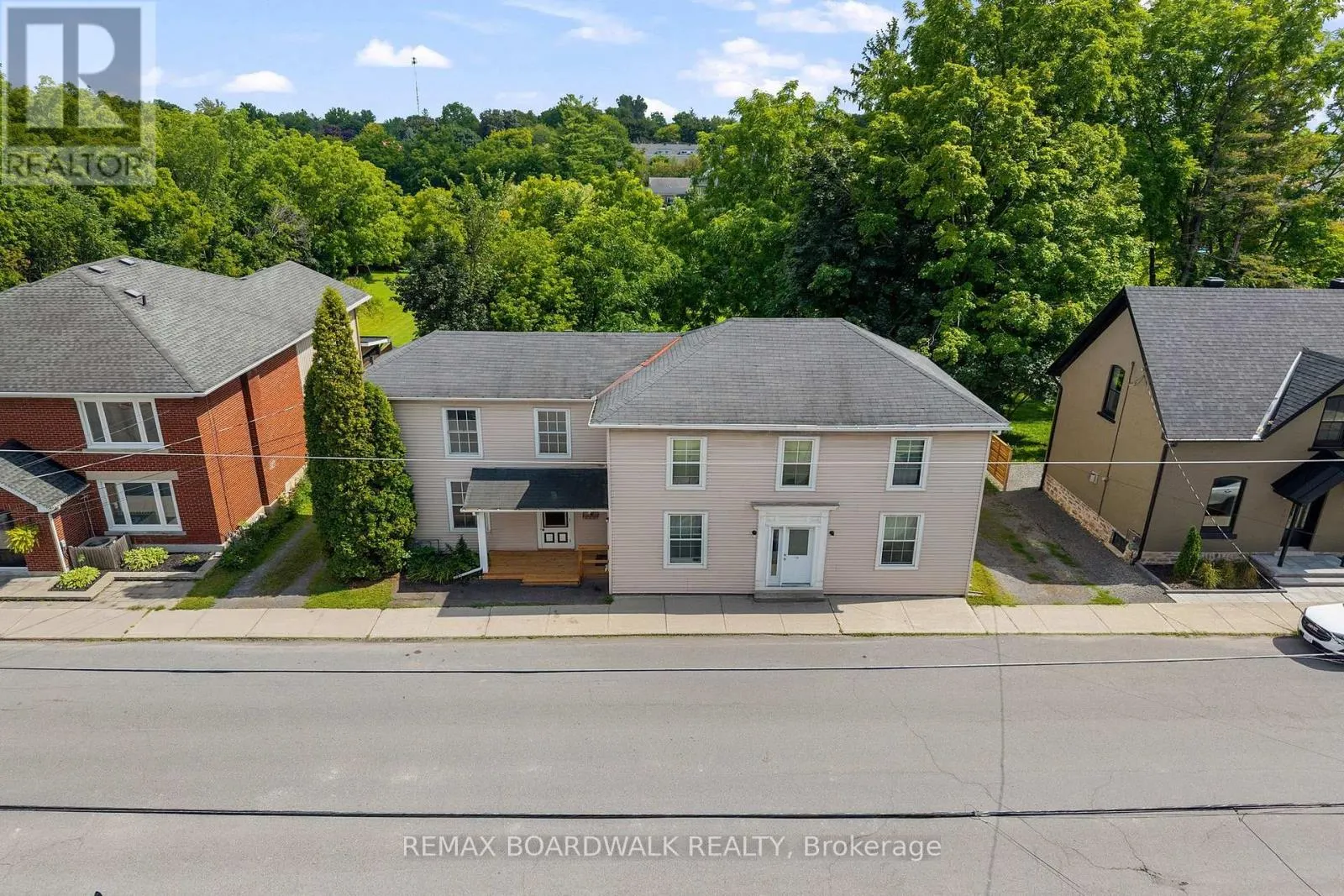 110-112-114 CLOTHIER STREET E