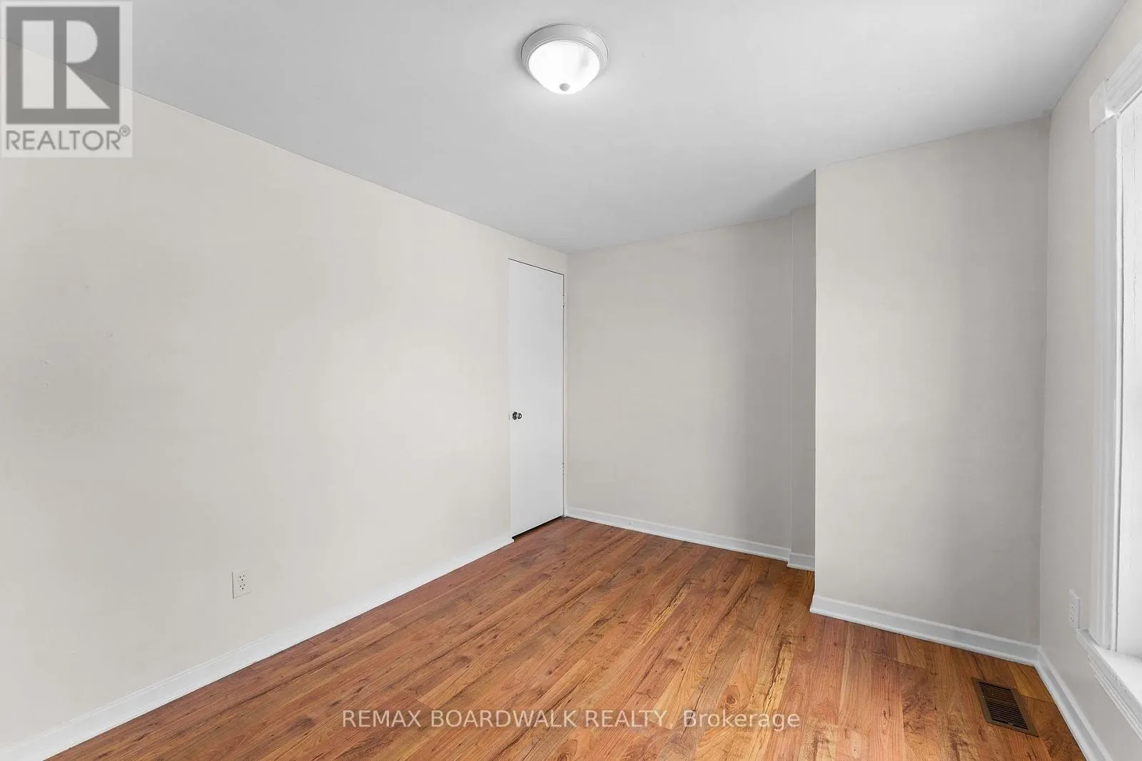 110-112-114 CLOTHIER STREET E