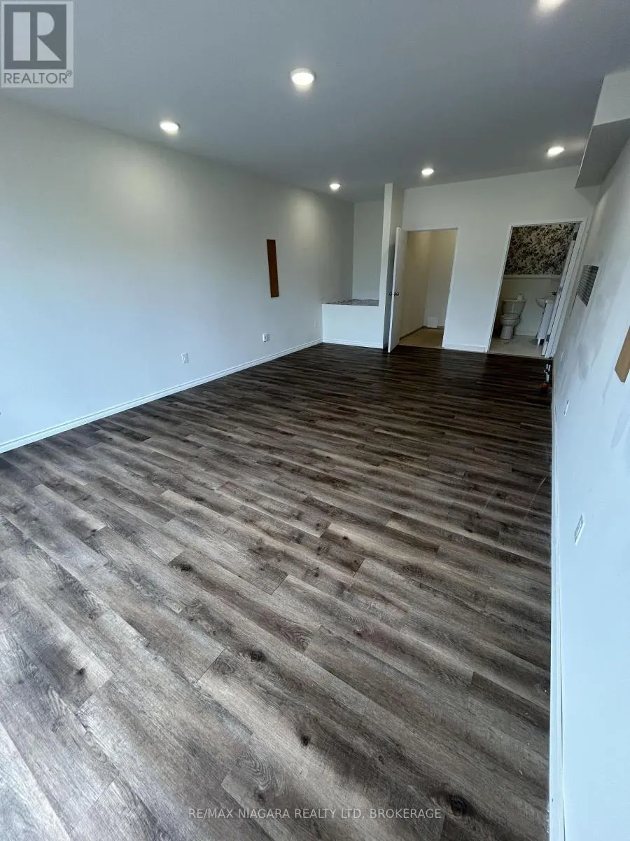 1 - 335 WELLINGTON STREET #1