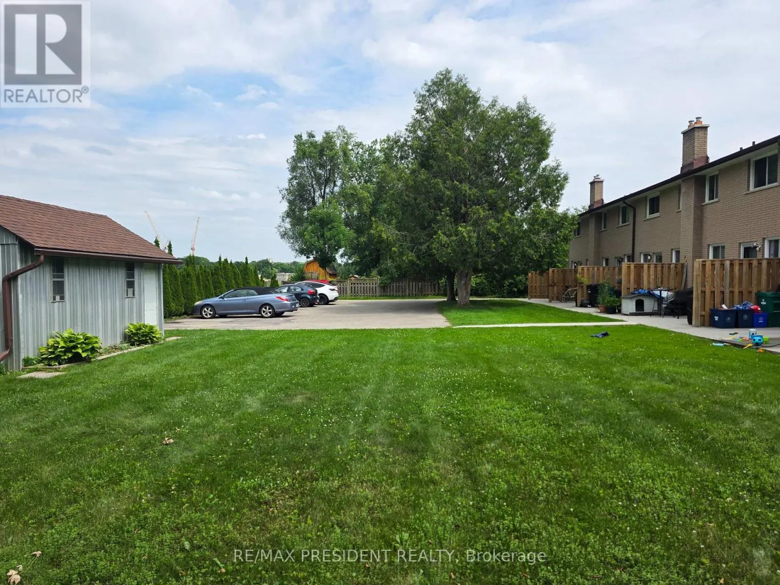 564 BROOKHAVEN CRESCENT