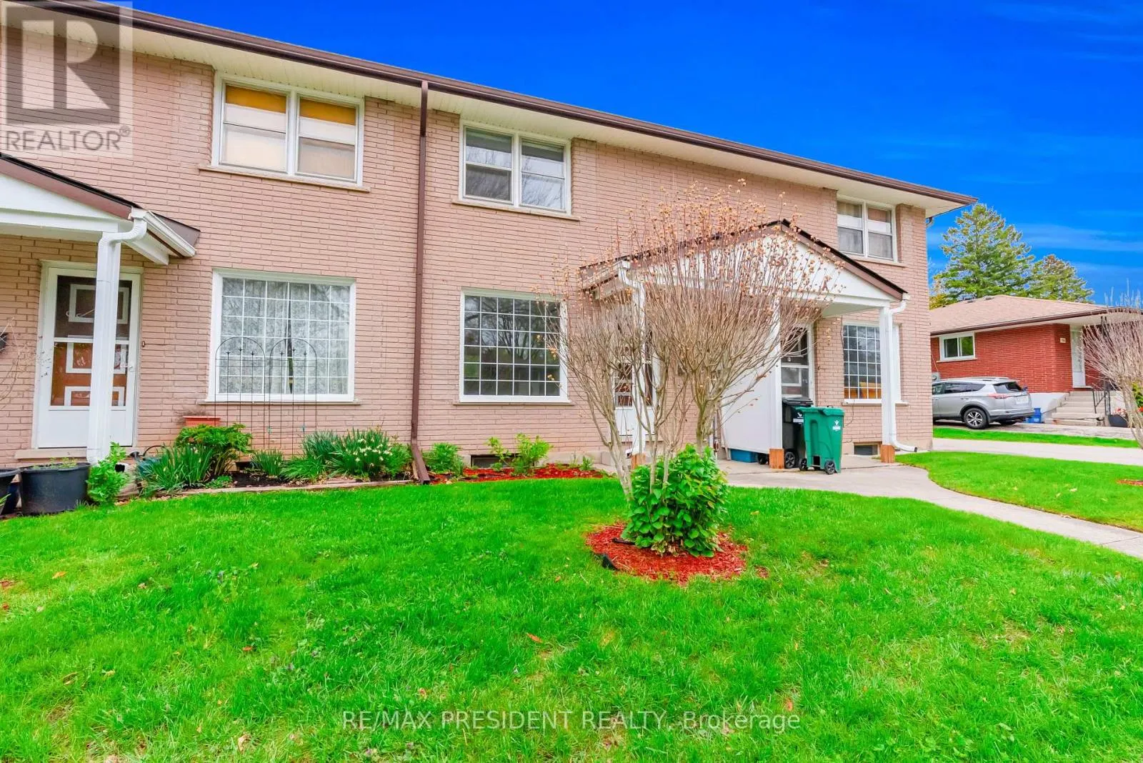 564 BROOKHAVEN CRESCENT