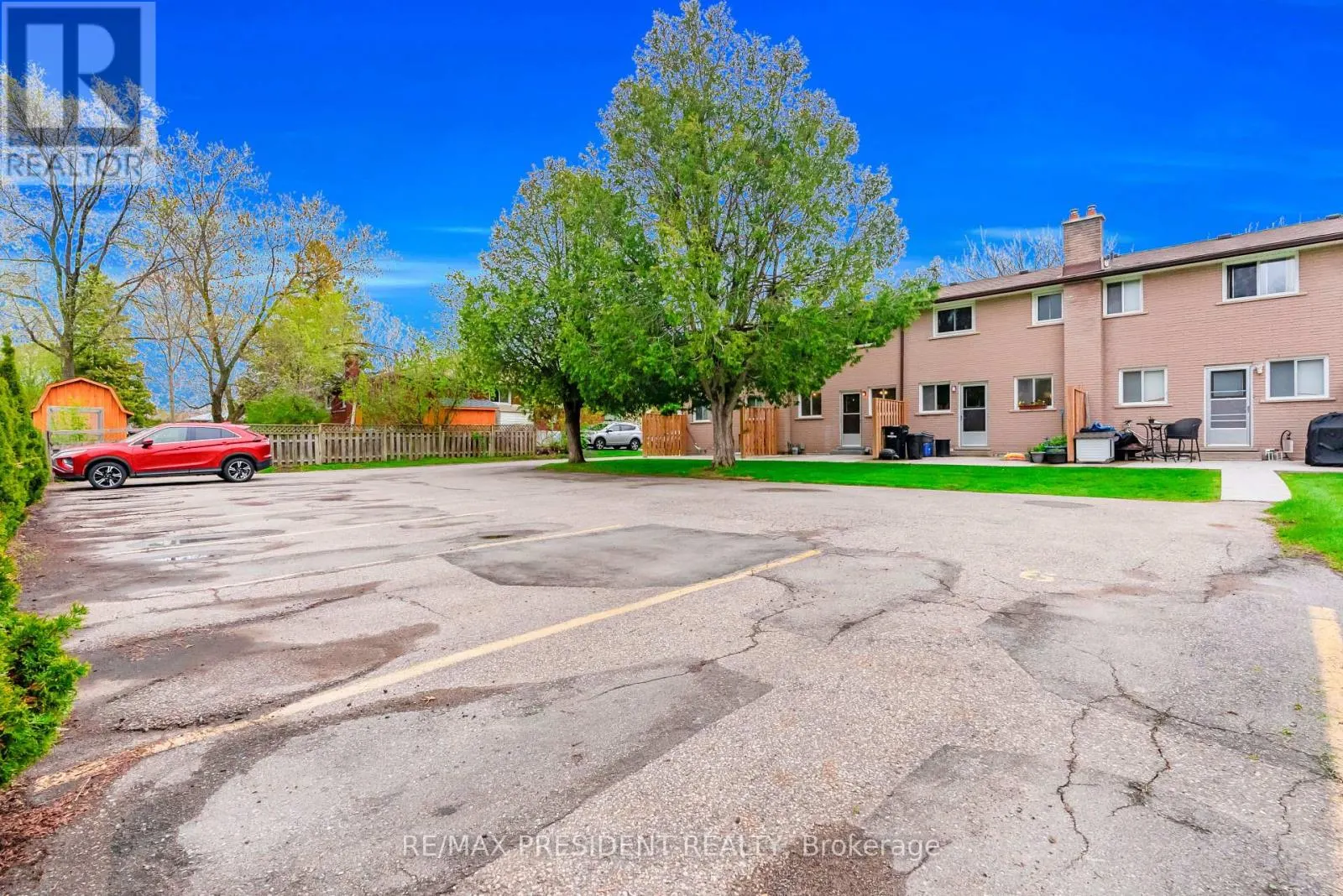 564 BROOKHAVEN CRESCENT