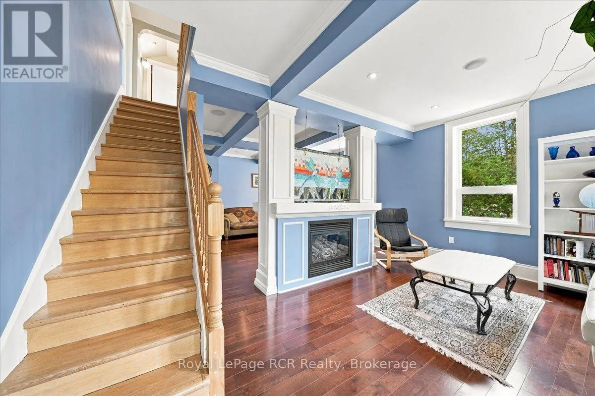 575 QUEEN STREET