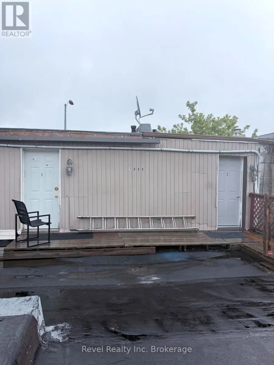 1009 ALGONQUIN AVENUE