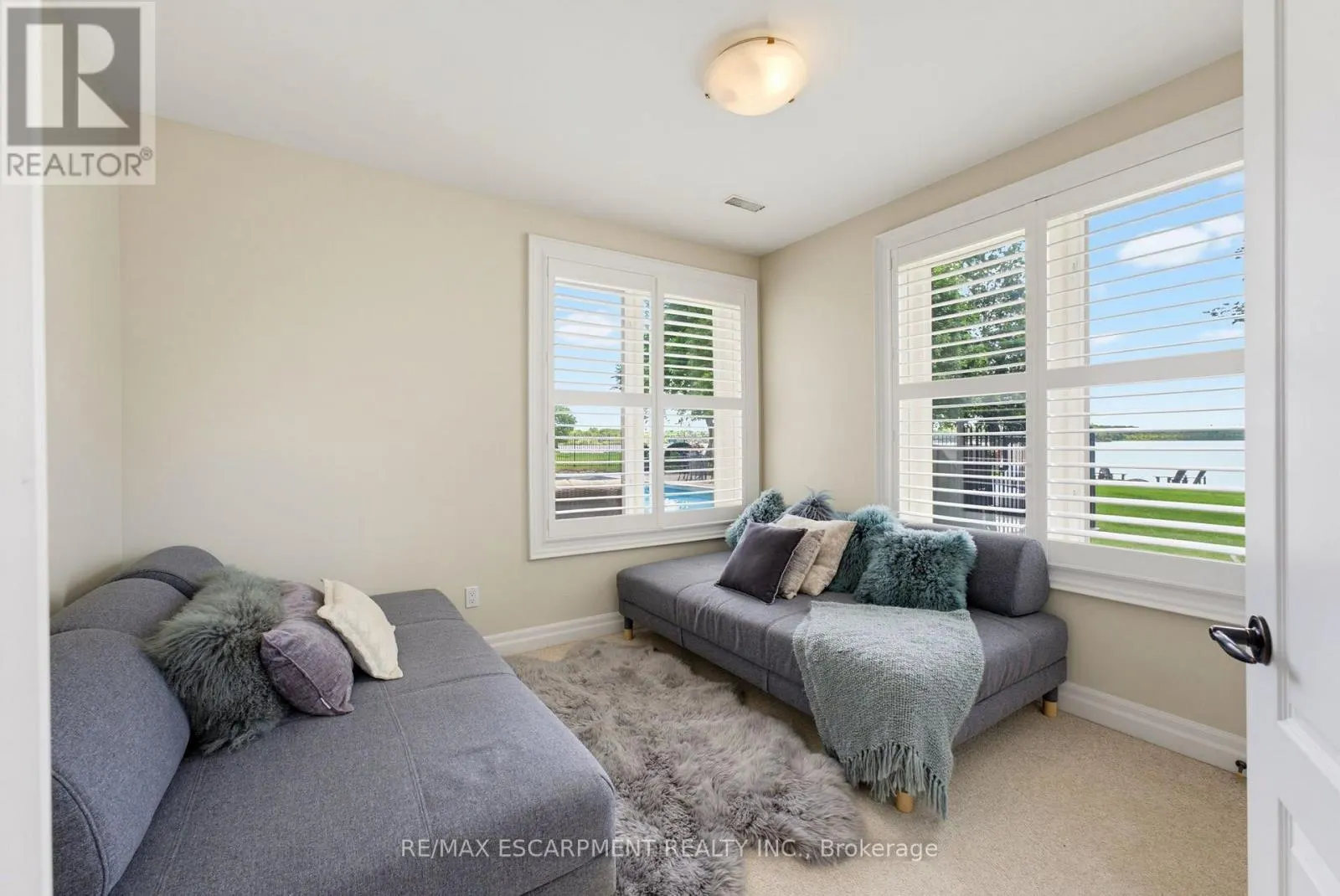 46 SANDY SHORE BOULEVARD