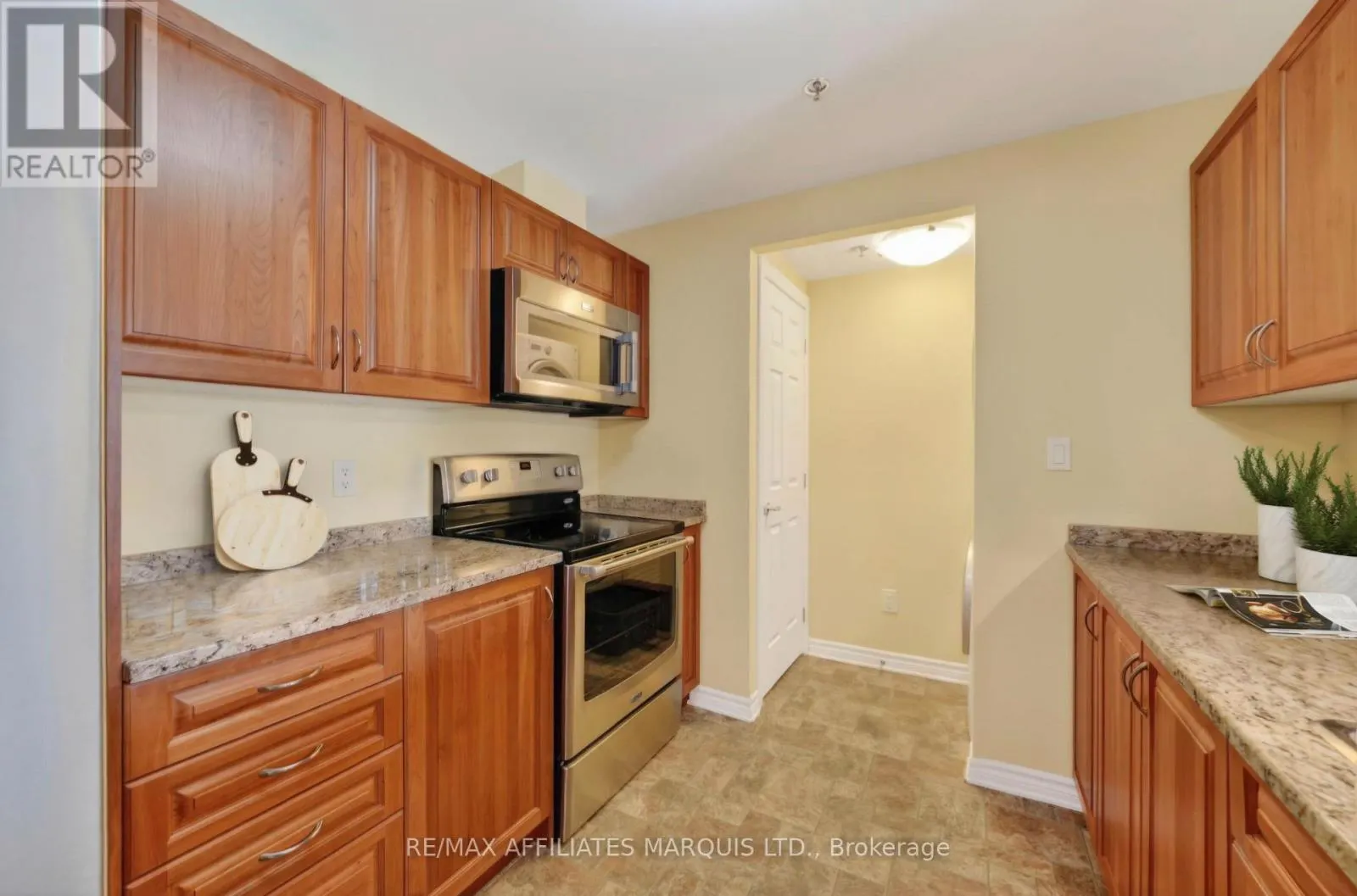 200 - 108 SECOND STREET E