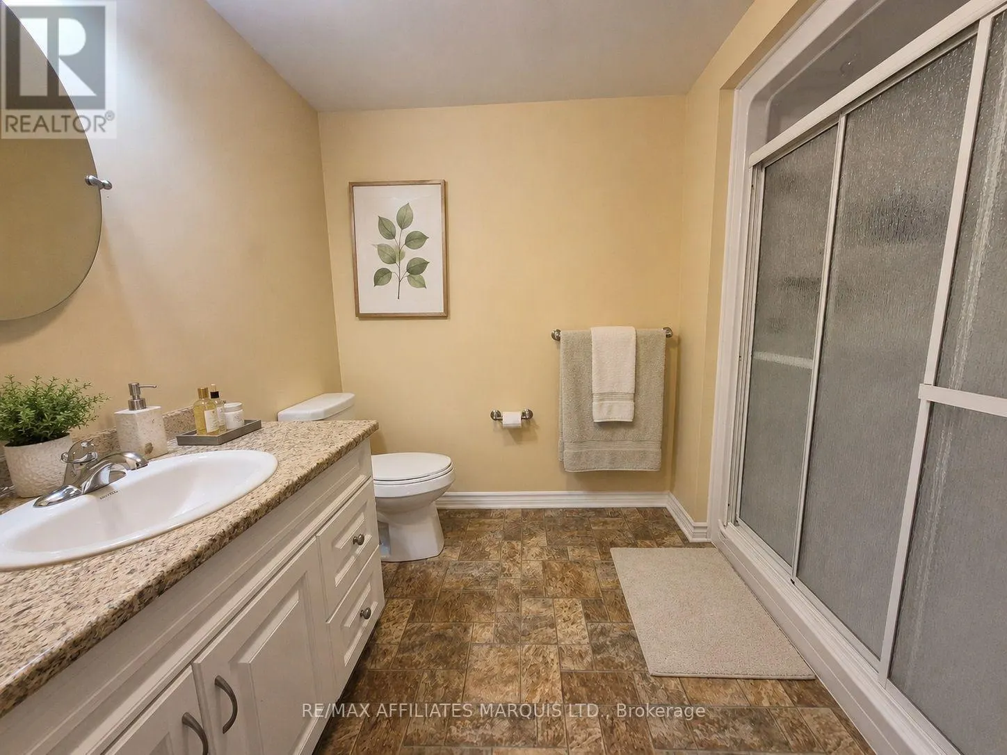 200 - 108 SECOND STREET E
