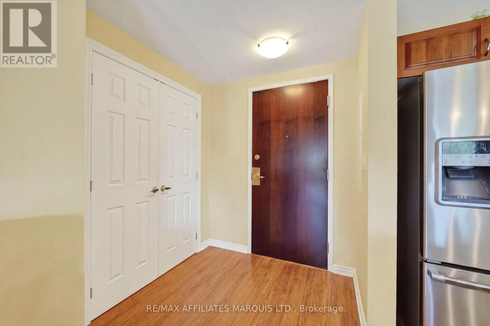 200 - 108 SECOND STREET E