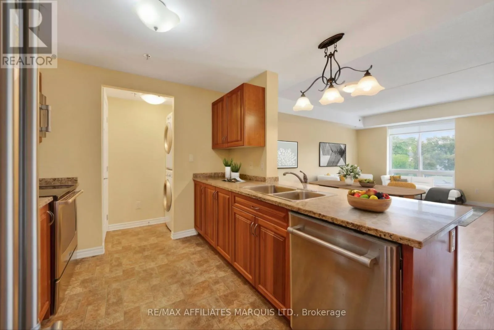 200 - 108 SECOND STREET E