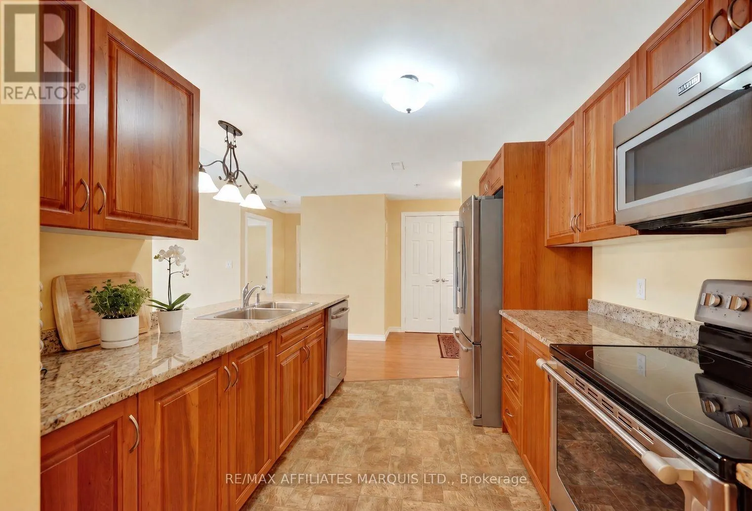 200 - 108 SECOND STREET E