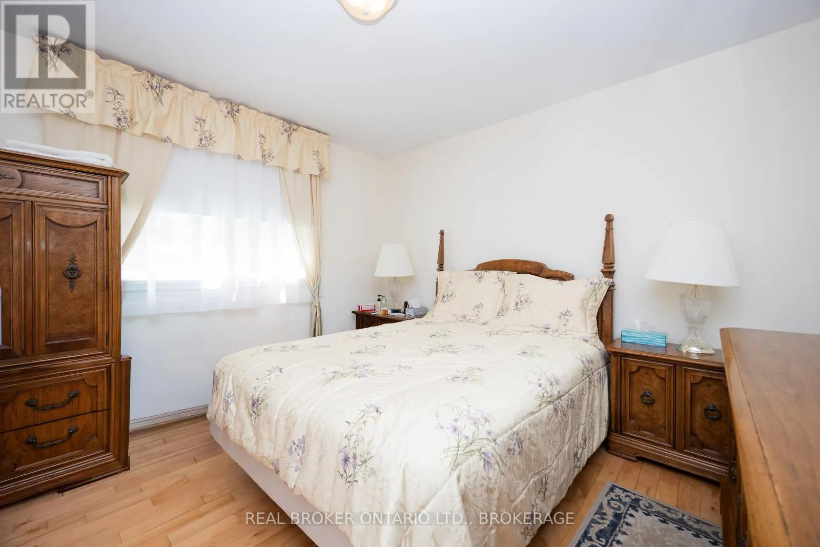 238 BISHOP STREET S