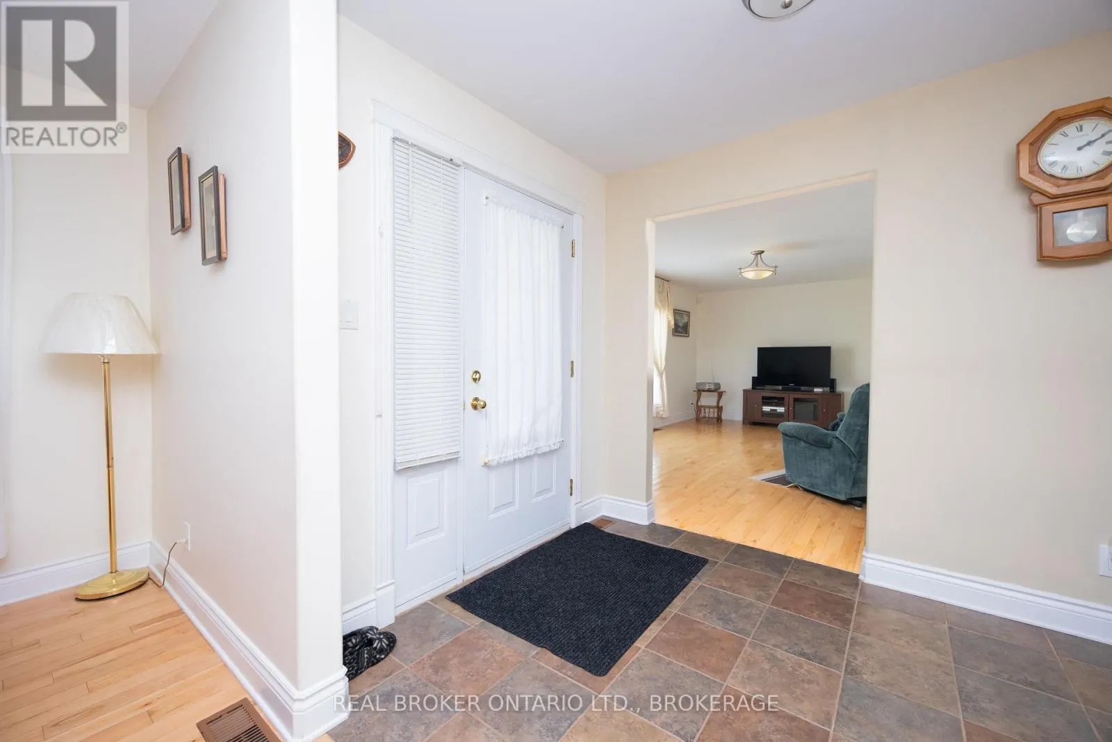 238 BISHOP STREET S