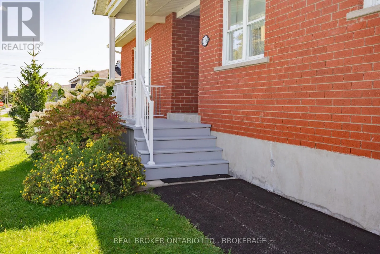 238 BISHOP STREET S