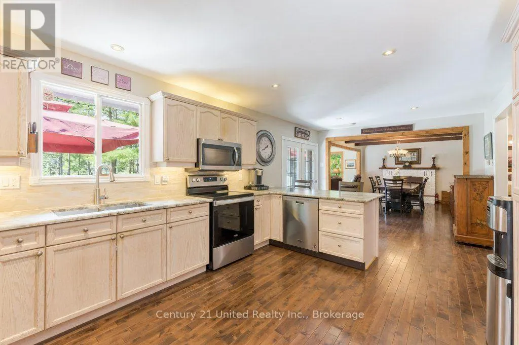 41 HALL CRESCENT