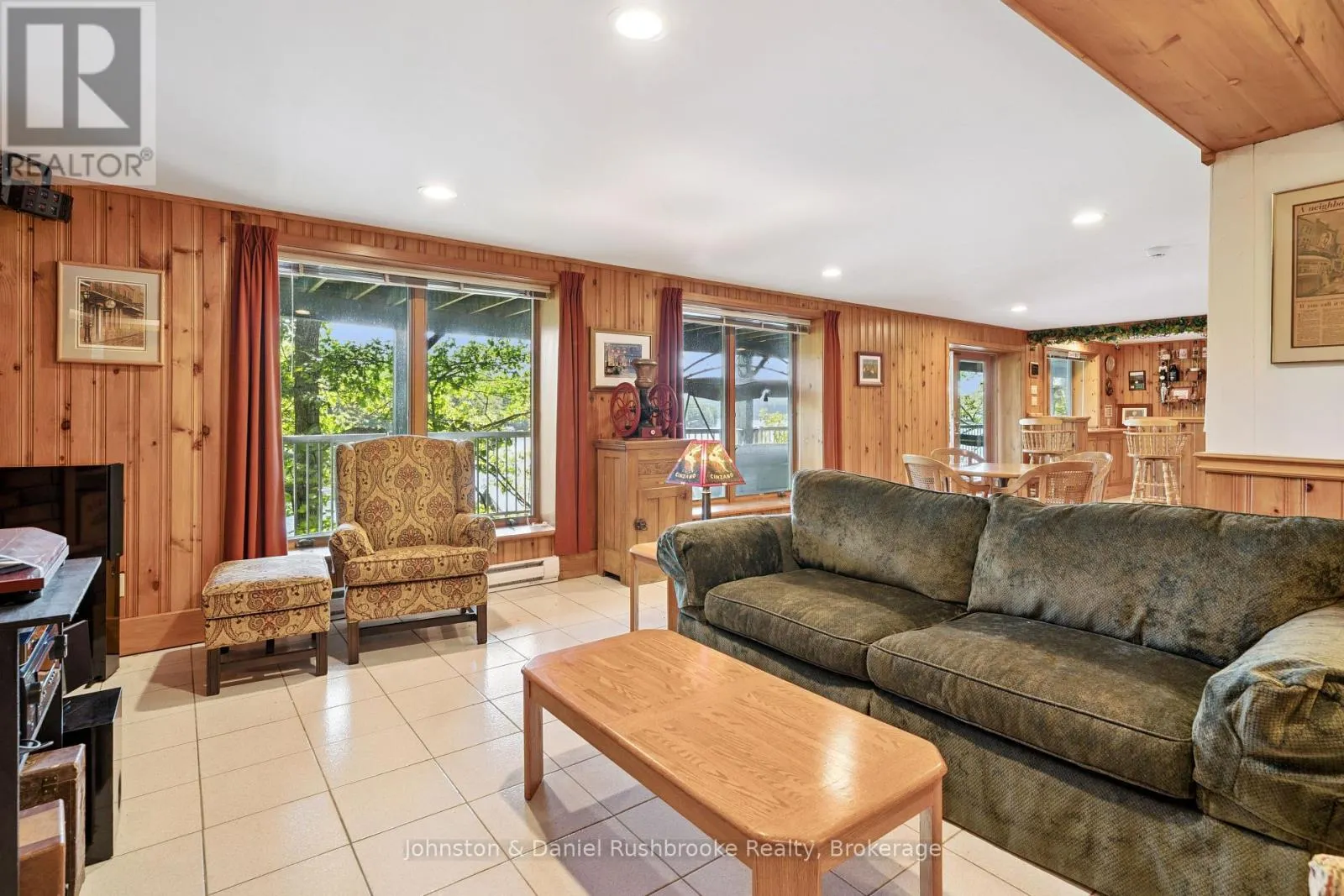 4 - 1041 ANN STREET #4