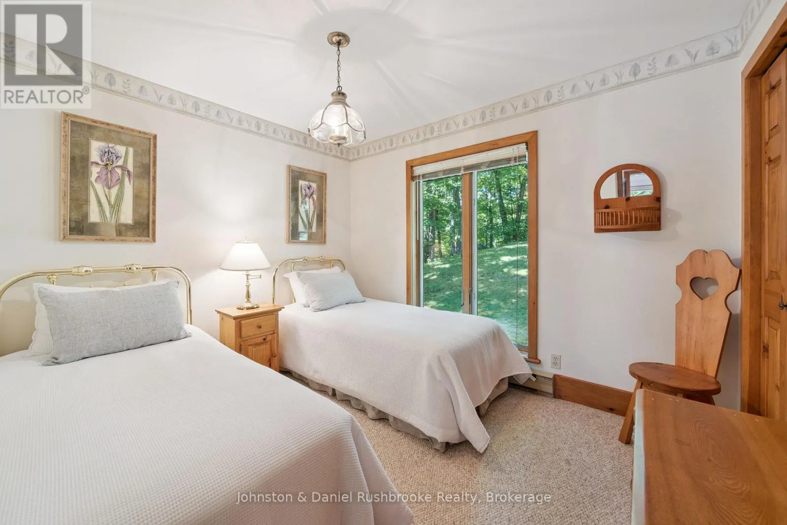 4 - 1041 ANN STREET #4