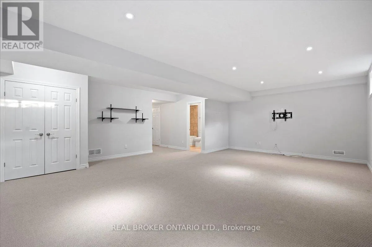 22 - 435 WINCHESTER DRIVE