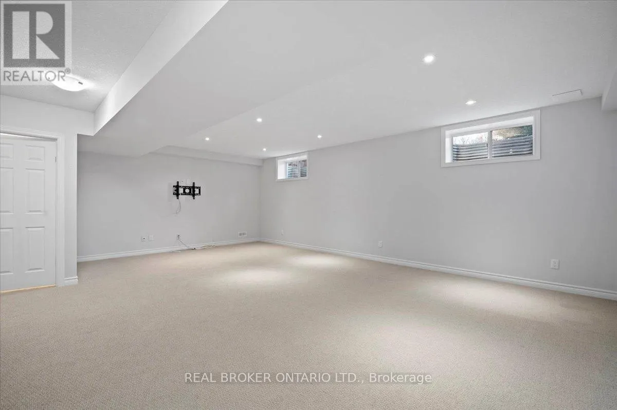 22 - 435 WINCHESTER DRIVE