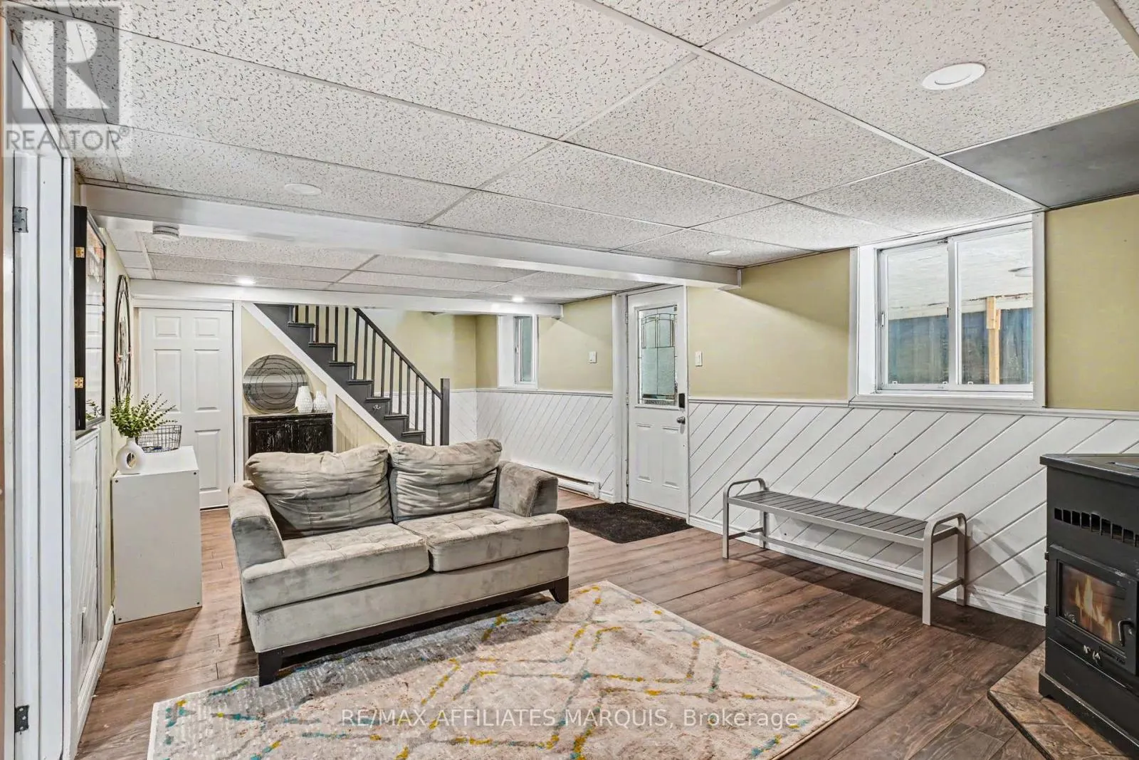 10 BAY ROAD