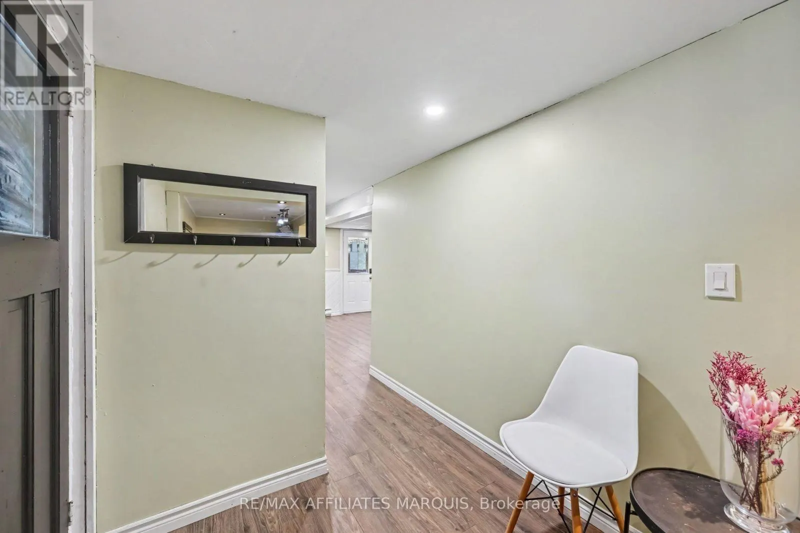 10 BAY ROAD