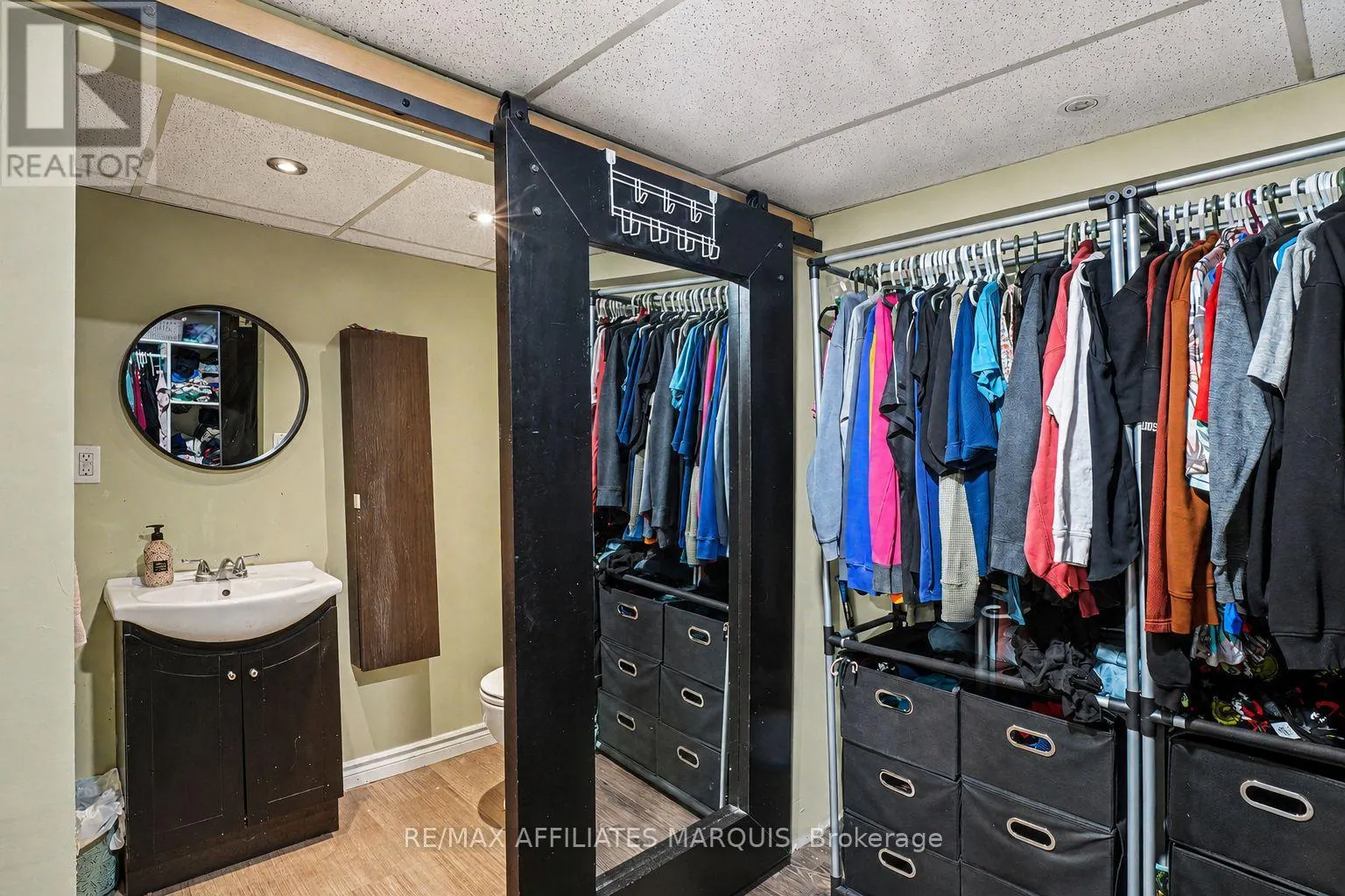 10 BAY ROAD