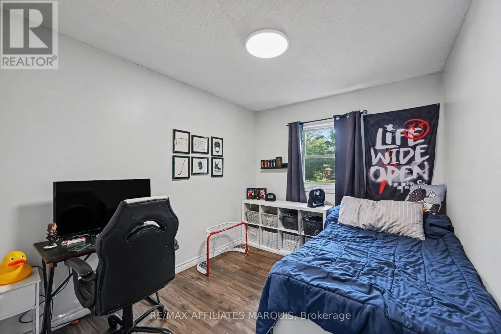 10 BAY ROAD