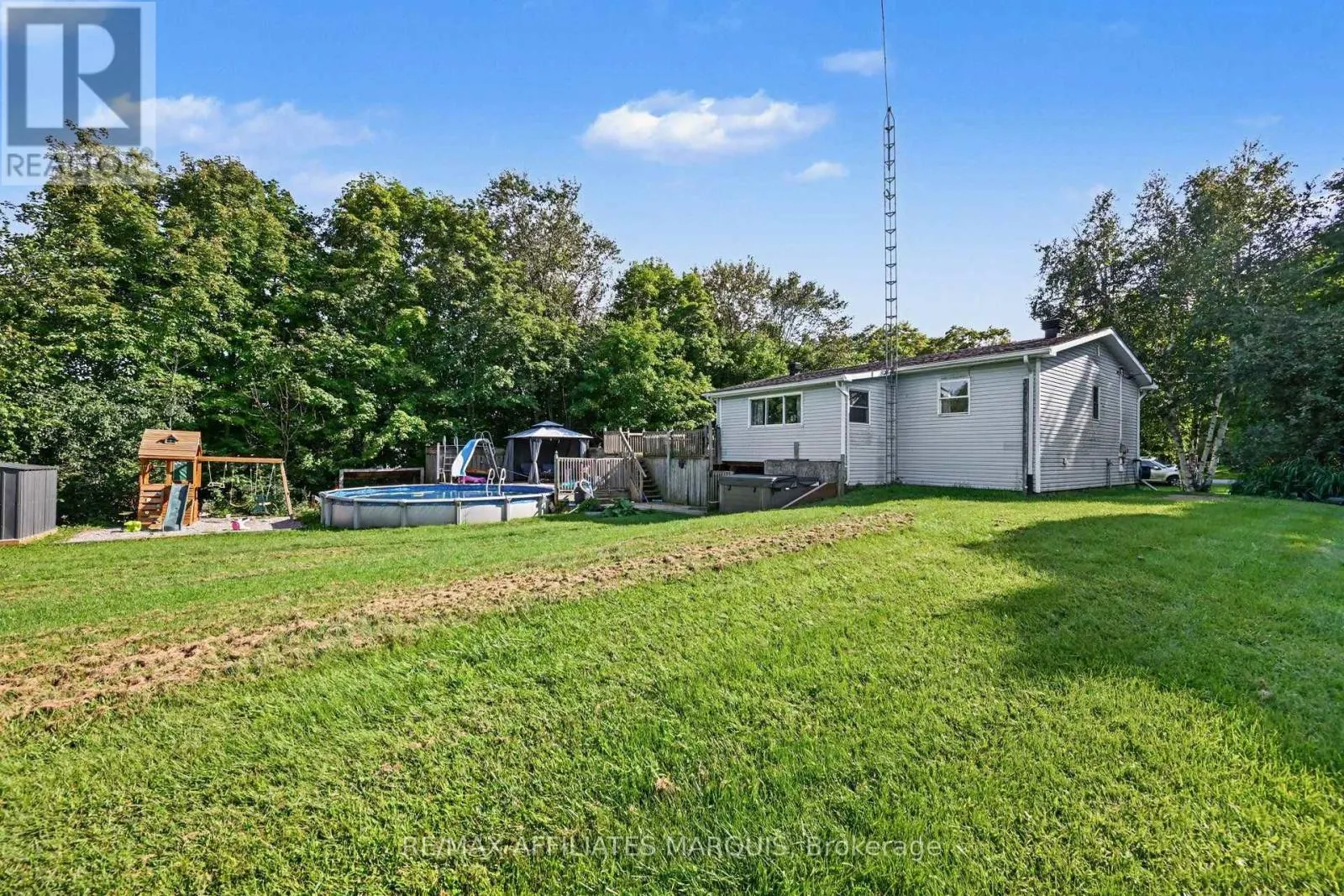 10 BAY ROAD