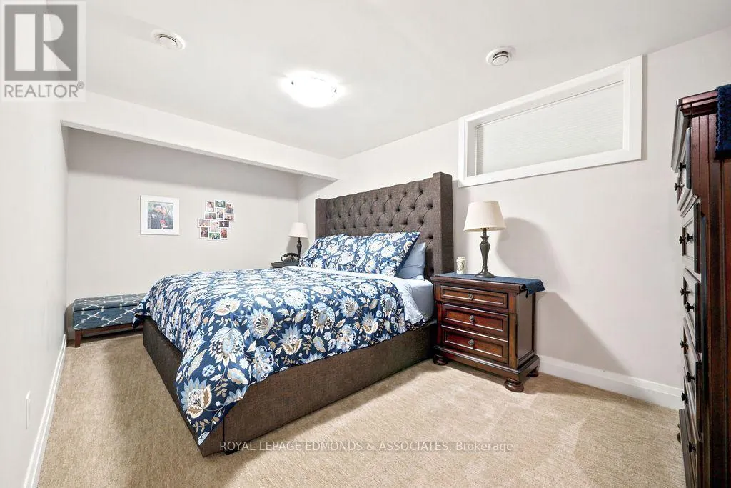 10 NOBLE CRESCENT