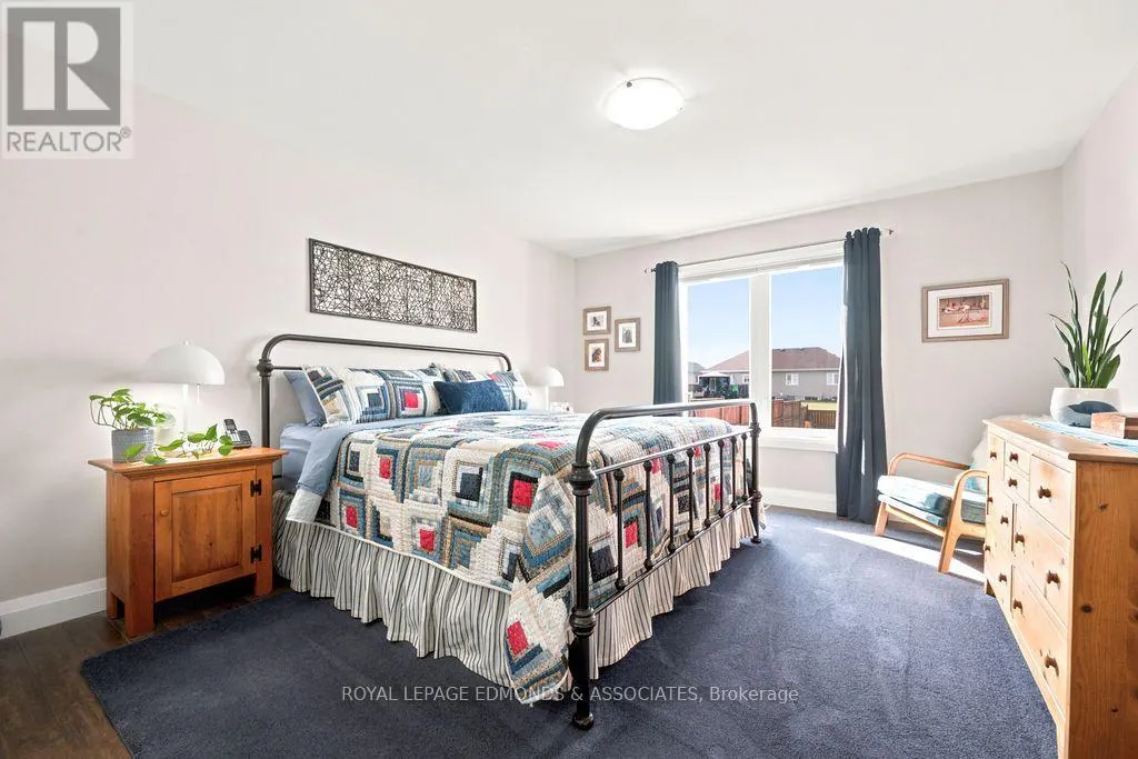 10 NOBLE CRESCENT
