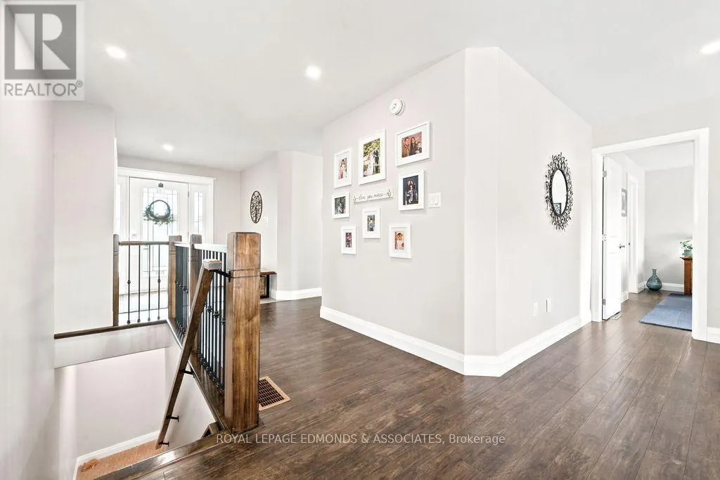 10 NOBLE CRESCENT