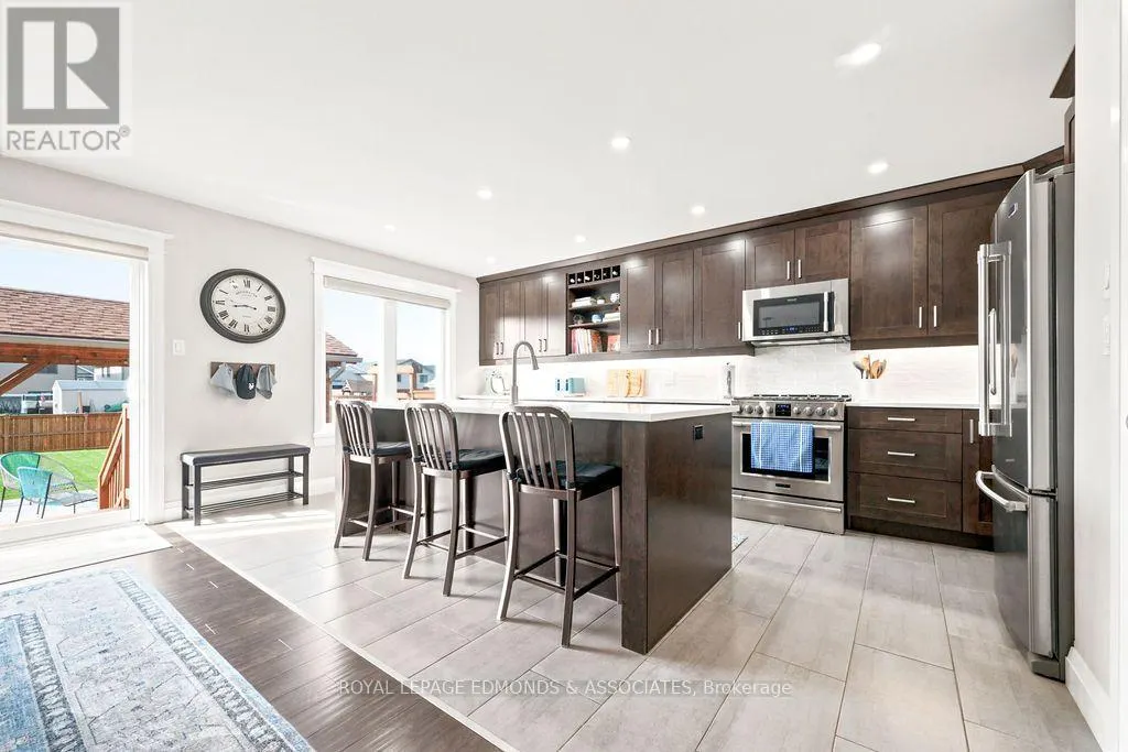 10 NOBLE CRESCENT