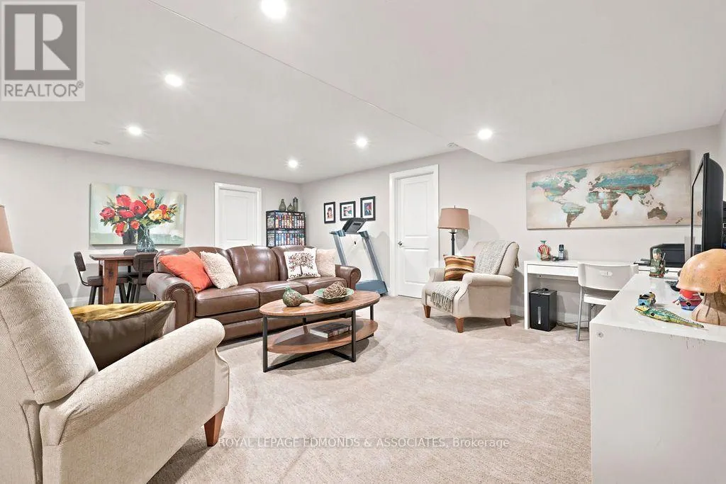 10 NOBLE CRESCENT
