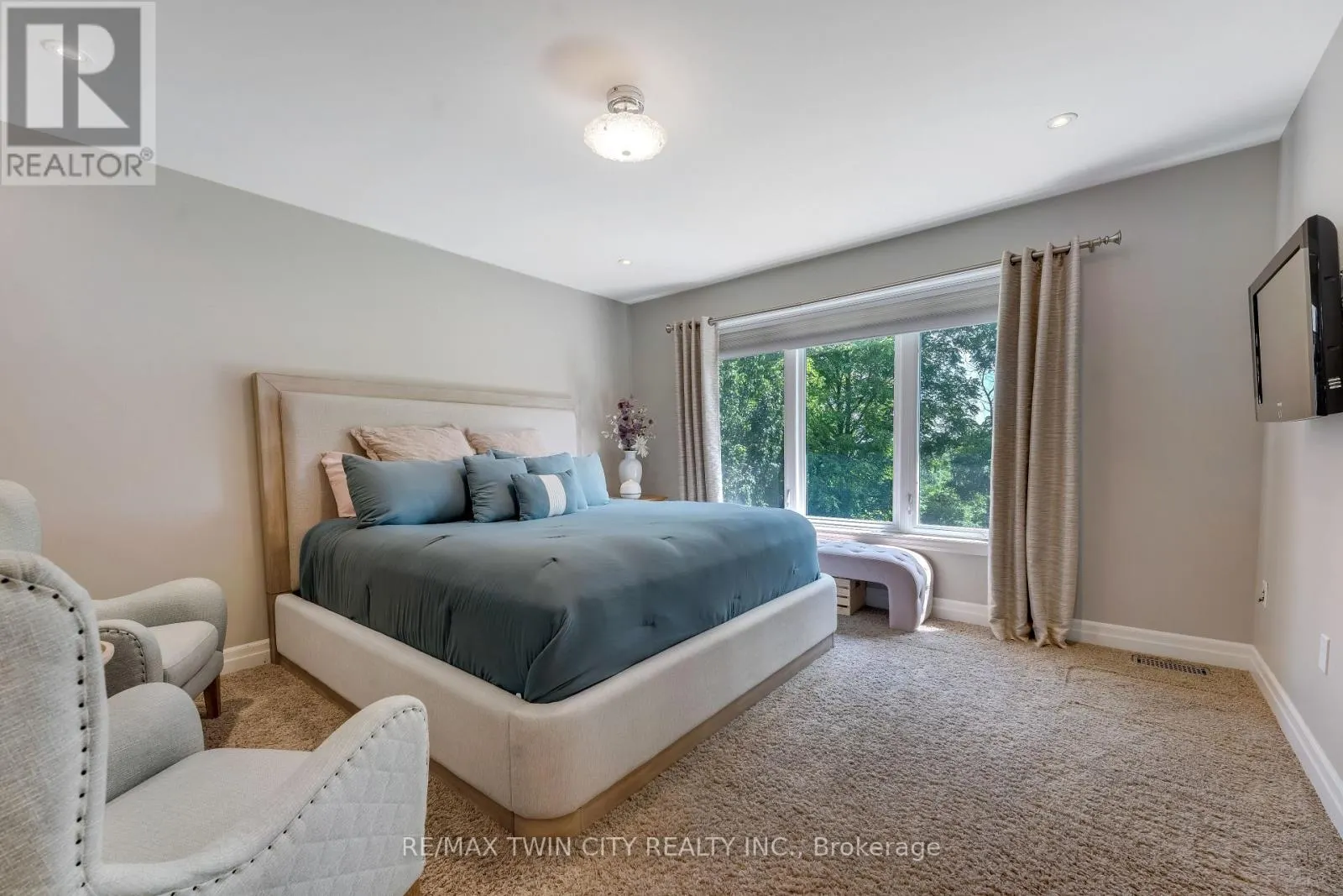3 - 258 EDGEWATER CRESCENT