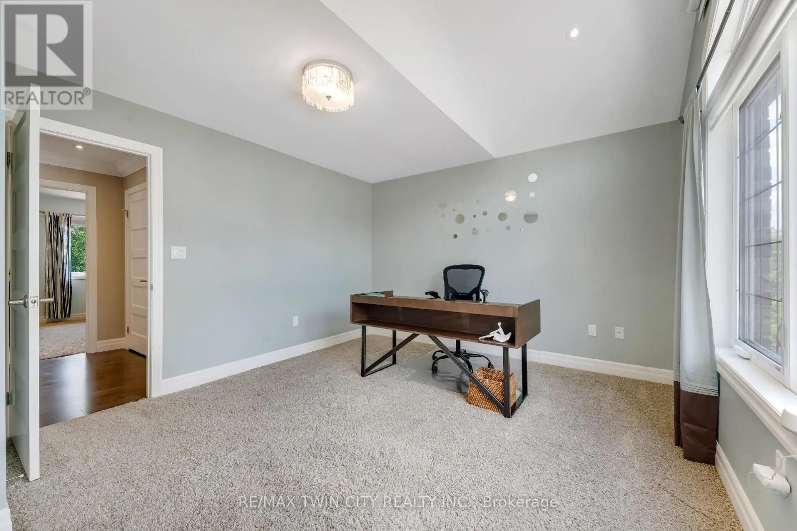3 - 258 EDGEWATER CRESCENT